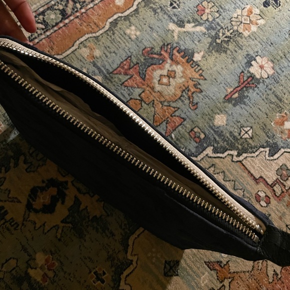 Uri Minkoff Warren Pouch - Picture 4 of 4